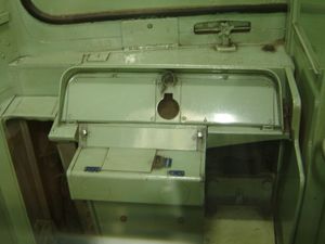 기기가 철거된 쿠모하 300-3의 운전대(2003년 5월 29일)