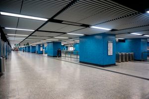 람틴 역 대합실