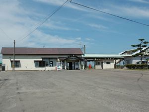 2004년 8월 역의 모습, 재건축 전