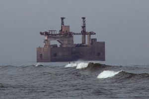 해상 케이블카 종착역의 잔해