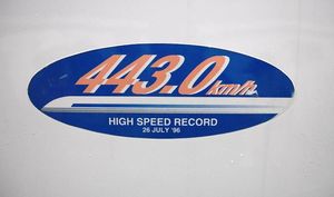 955-6호차에 부착된 시속 443.0km/h 속도 기록 스티커