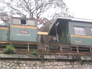 D4H-462 기관차가 롱비엔 기차역