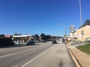 2018년 10월, 필라델피아 메인 라인을 따라 펜실베이니아주 파올리에서 서쪽으로 가는 30번 국도