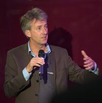 랭커셔의 남편이자 텔레비전 제작자인 피터 샐먼(Peter Salmon)이 2012년에 찍은 사진