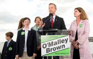 오맬리가 볼티모어에서 주지사 선거 출마를 발표하고 있다.