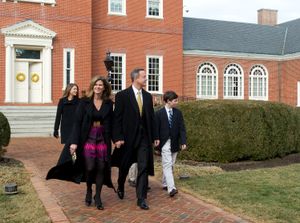 2011년 주지사 관저 밖에서 오맬리 가족