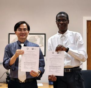 마위안롱 부총장이 2022년 노팅엄 대학교와 협약을 체결했다.