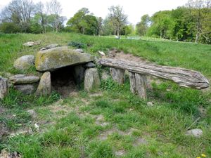 신석기 시대 통로 무덤 유적
