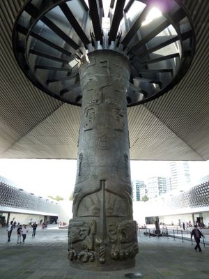 중정으로 이어지는 "파라과스"(paraguas, 스페인어로 우산)라고 불리는 건축물