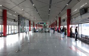 궈잔역 고가 섬식 승강장 (2016년 10월 촬영)