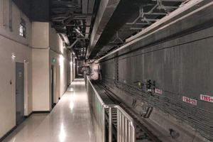 승강장 남쪽 끝 간위 구간 시작점에서 주차선으로 이어지는 유치선을 조망한 모습(2021년 1월 촬영 사진)