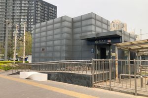 푸퉁역 B출구 엘리베이터