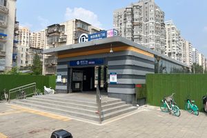 징펑먼역 B번 출구