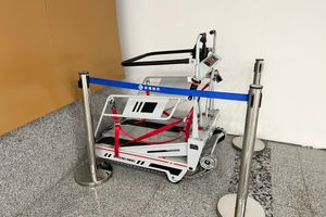 D번 출구 휠체어 리프트