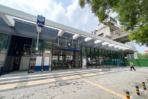 징펑먼역 E번 출구