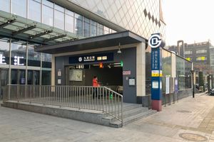 주룽산역 B번 출구