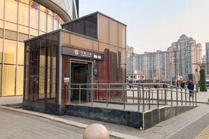 주룽산역 B번 출구 엘리베이터