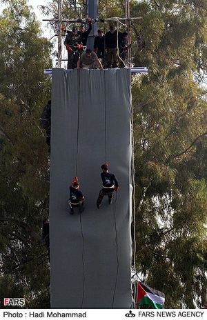 2013년 1월 가자에서 훈련 중인 알 카삼 전사들의 로프 하강