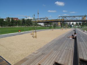 U1/U3 선로 아래의 인공 해변