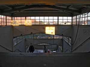 보행자 다리 (리하르트 브라데만 설계). 이전 다리를 기반으로 한 새로운 구조물로 대체되었다.