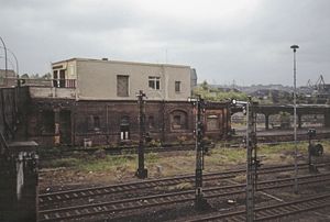 1988년 입구 건물과 플랫폼