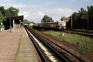 북쪽에서 바라본 C 승강장. 뒤쪽으로는 구 A 승강장이 있다. 1991년