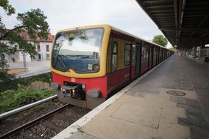 S반 7호선 아렌스펠데 방면 481형 열차