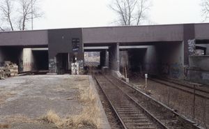 메세담 교량에서 바라본 근교선(왼쪽)과 당시의 장거리선(오른쪽), 1993년