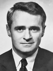 조지 맥거번은 "그를 1000% 지지한다"고 주장했음에도 불구하고 토머스 이글턴(사진)을 러닝메이트에서 제외했다.