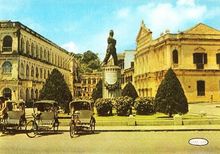 세나도 광장에 있던 메스키타 동상 (1950년대). 이 사건으로 파괴되었다.