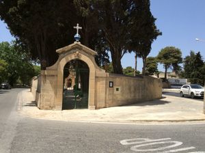 1813년으로 표시된 Lija의 페스트 묘지