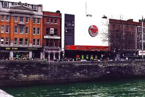 1998년에 촬영된 에덴 키