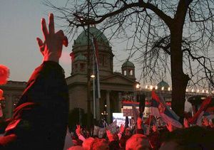 코소보는 세르비아 (Kosovo je Srbija)를 슬로건으로 내건 세르비아의 항의 시위