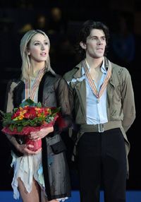 시네이드와 존 커는 아이스 댄싱에서 8위를 차지했다. 사진은 2009 유럽 피겨 스케이팅 선수권 대회 시상대 모습이다.
