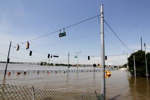 테네시주 멤피스 시내 비일 스트리트를 따라 범람한 모습
