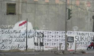 사고를 기리는 솔로의 벽화