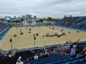 그랑프리 스페셜 경기 전 승마 경기를 위해 그리니치 공원에 건설된 경기장.