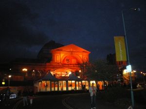 알렉산드라 팰리스에 있는 2012년 네덜란드 하이네켄 하우스 정면