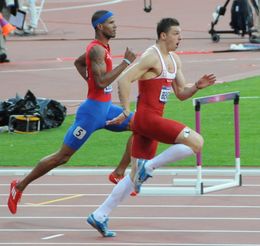 에미르 베크리치는 준결승에서 푸에르토리코의 하비에르 쿨슨과 경주를 펼쳤다.