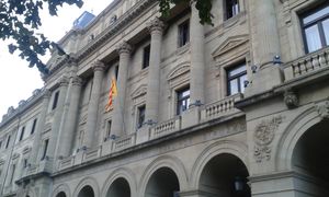 2014년 11월 9일 기푸스코아 지방 정부 청사에 게양된 카탈루냐 독립 깃발.