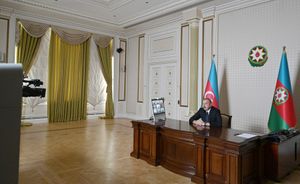 아제르바이잔 대통령 일함 알리예프가 7월 13일 아제르바이잔 안전보장 이사회와 온라인 회의를 주재하고 있다.