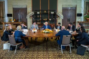 2022년 11월 16일 비상 회의.