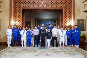 2024년 8월 13일 필리핀 선수단과 봉봉 마르코스 대통령.