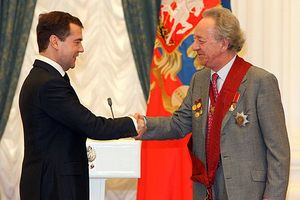 상트페테르부르크 필하모니 교향악단의 전 예술 감독 유리 테미르카노프