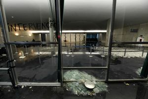 습격 후 하원의 입구