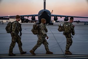 2022년 2월 위기 속에서 NATO 동쪽 전선을 강화하기 위해 동유럽에 배치된 즉시 대응군(Immediate Response Force)의 미군 공수부대원.