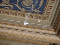 본회의장 천장의 총알 자국