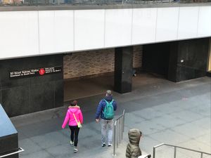 남행 승강장 입구