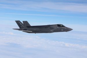 ASRAAM 미사일로 무장한 영국 공군 F-35B.