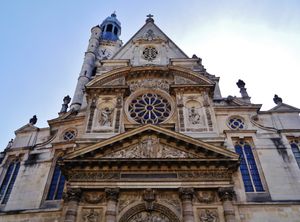 생트-에티엔-뒤-몽은 "Agent J" 뮤직 비디오에 등장하는 장소 중 하나이다.